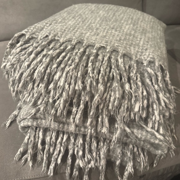 Anthropologie throw blankets (2). - Picture 5 of 5